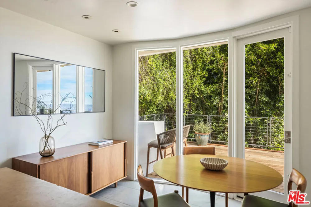 1568 Viewsite Drive Los Angeles, CA 90069