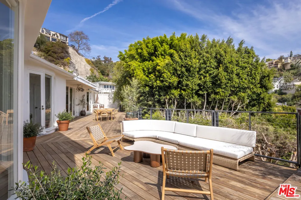 1568 Viewsite Drive Los Angeles, CA 90069