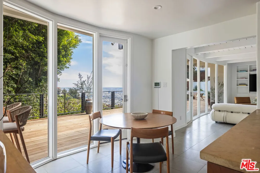 1568 Viewsite Drive Los Angeles, CA 90069