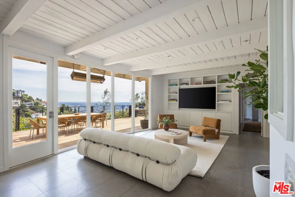 1568 Viewsite Drive Los Angeles, CA 90069