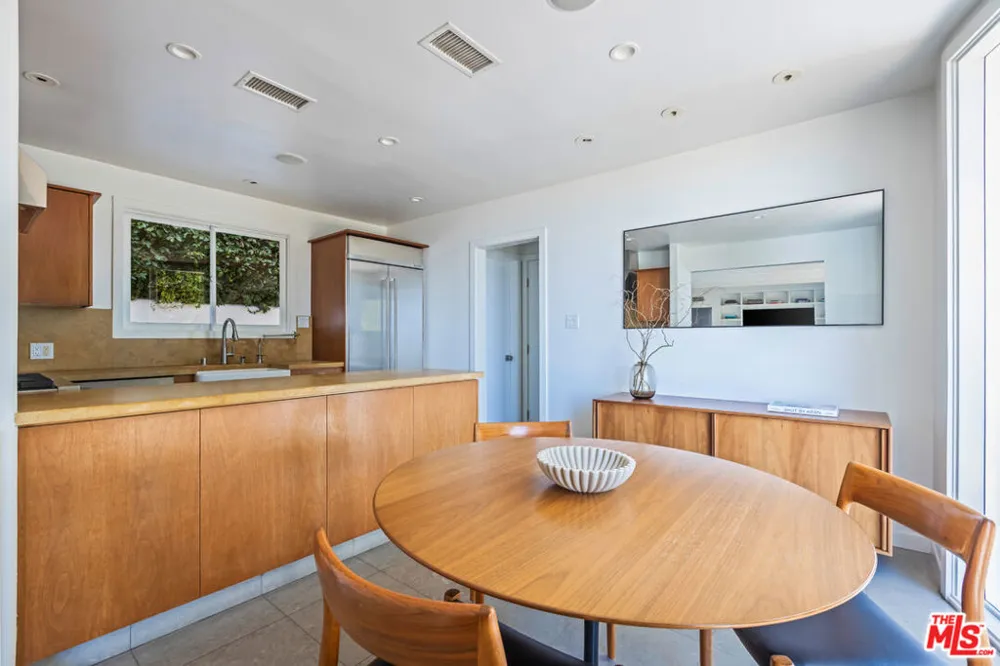 1568 Viewsite Drive Los Angeles, CA 90069