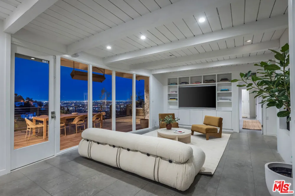 1568 Viewsite Drive Los Angeles, CA 90069