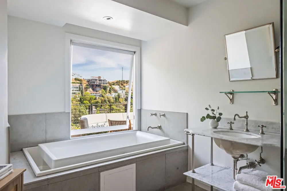 1568 Viewsite Drive Los Angeles, CA 90069