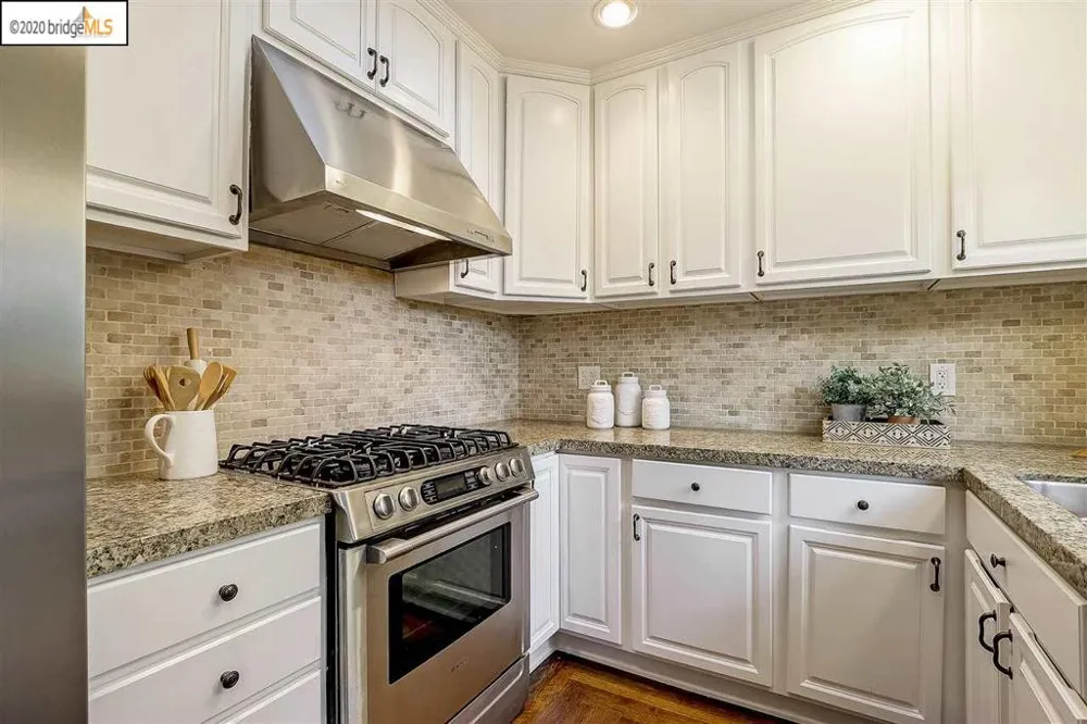 9332 Granada Ave Oakland, CA 94605