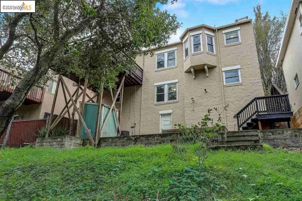 9332 Granada Ave Oakland, CA 94605
