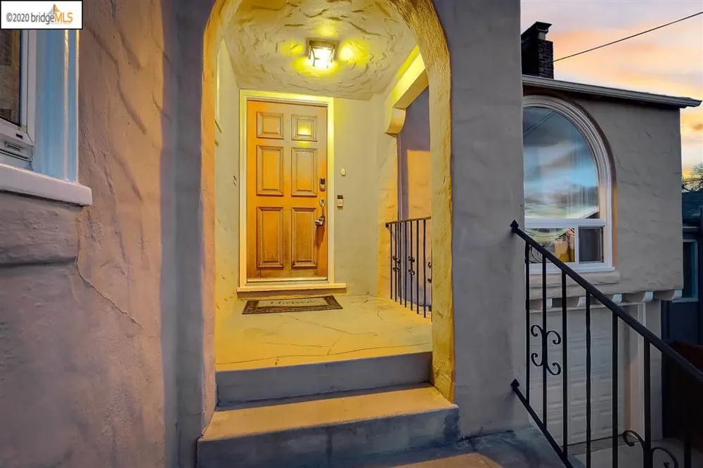 9332 Granada Ave Oakland, CA 94605