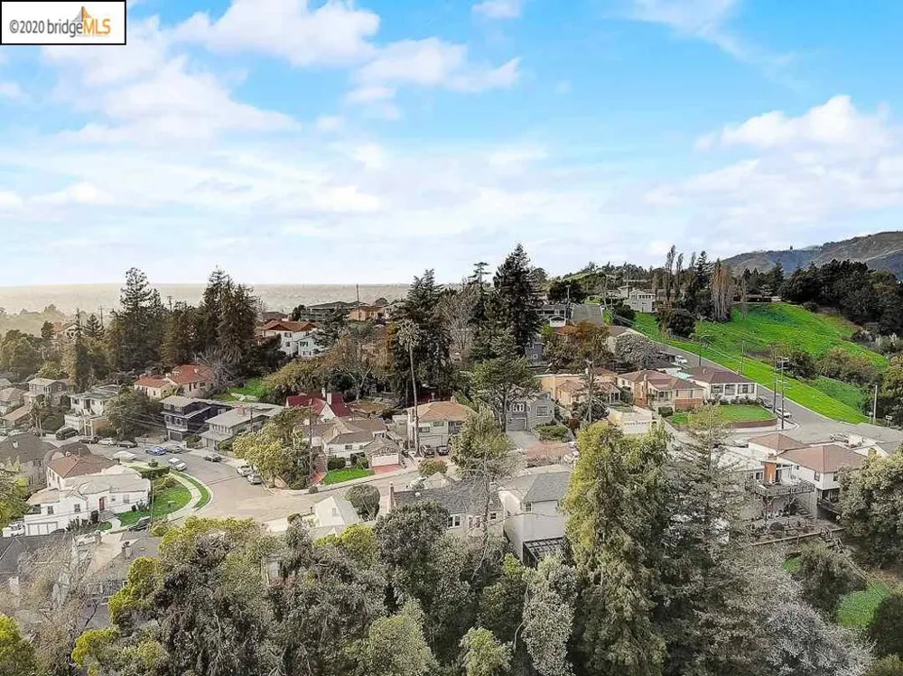 9332 Granada Ave Oakland, CA 94605