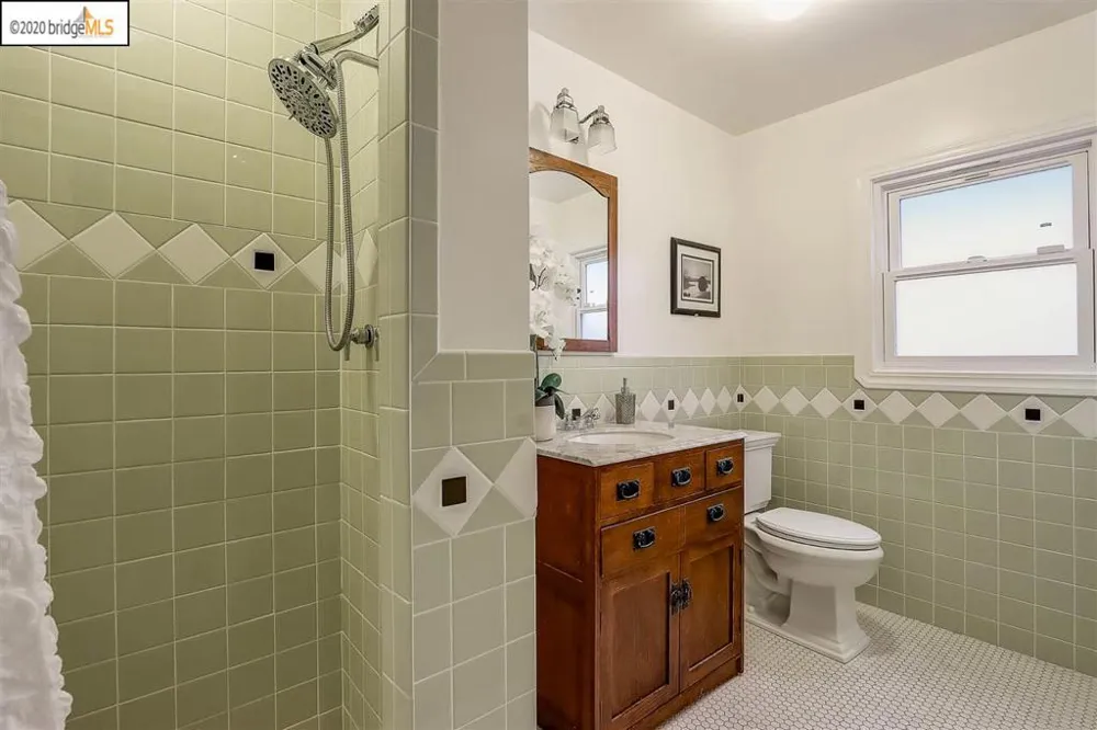 9332 Granada Ave Oakland, CA 94605