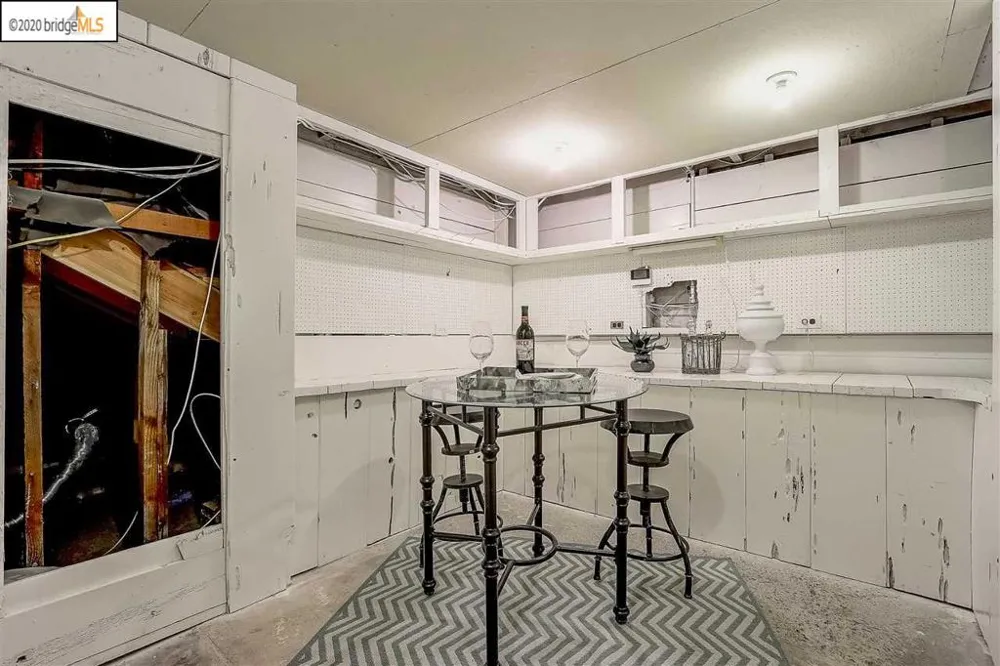 9332 Granada Ave Oakland, CA 94605