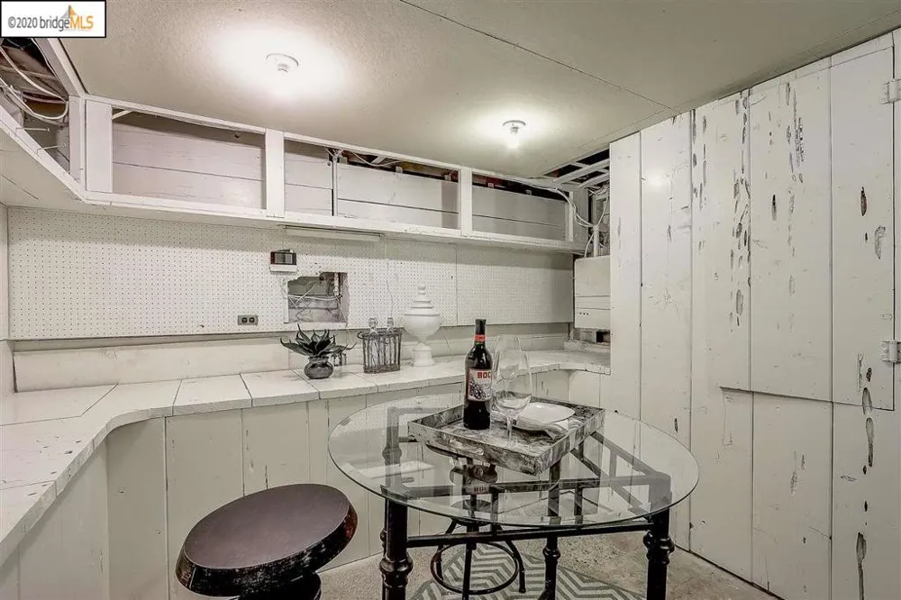 9332 Granada Ave Oakland, CA 94605