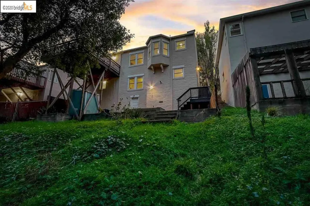 9332 Granada Ave Oakland, CA 94605