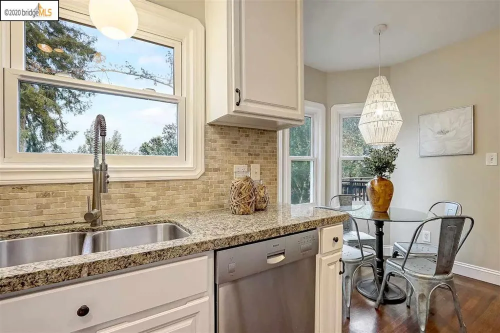 9332 Granada Ave Oakland, CA 94605