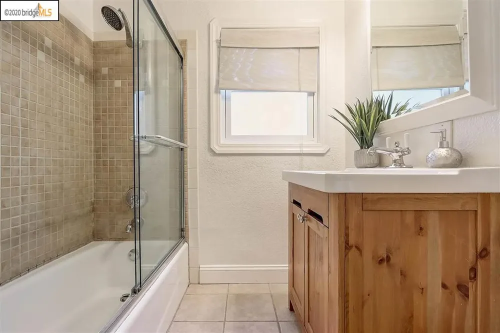 9332 Granada Ave Oakland, CA 94605