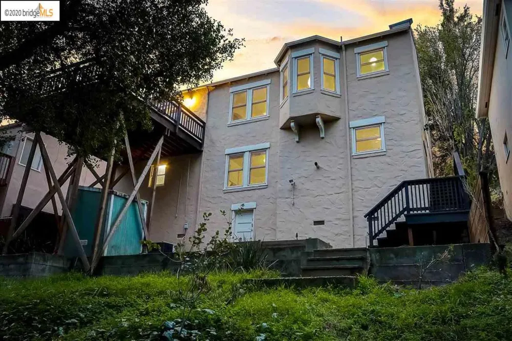 9332 Granada Ave Oakland, CA 94605