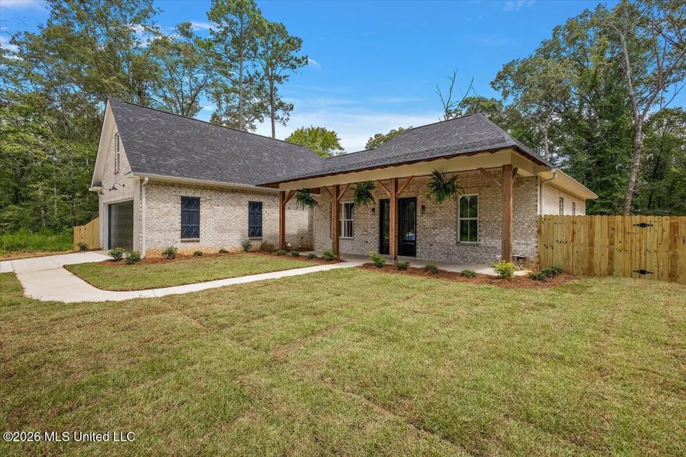 704 Sartoris Cove Terry, MS 39170
