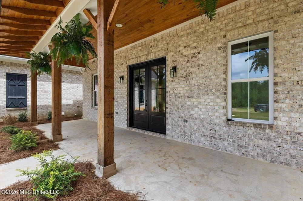 704 Sartoris Cove Terry, MS 39170