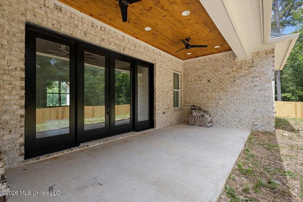 704 Sartoris Cove Terry, MS 39170