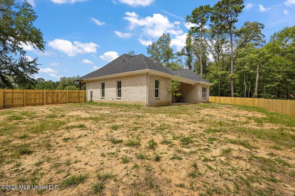 704 Sartoris Cove Terry, MS 39170