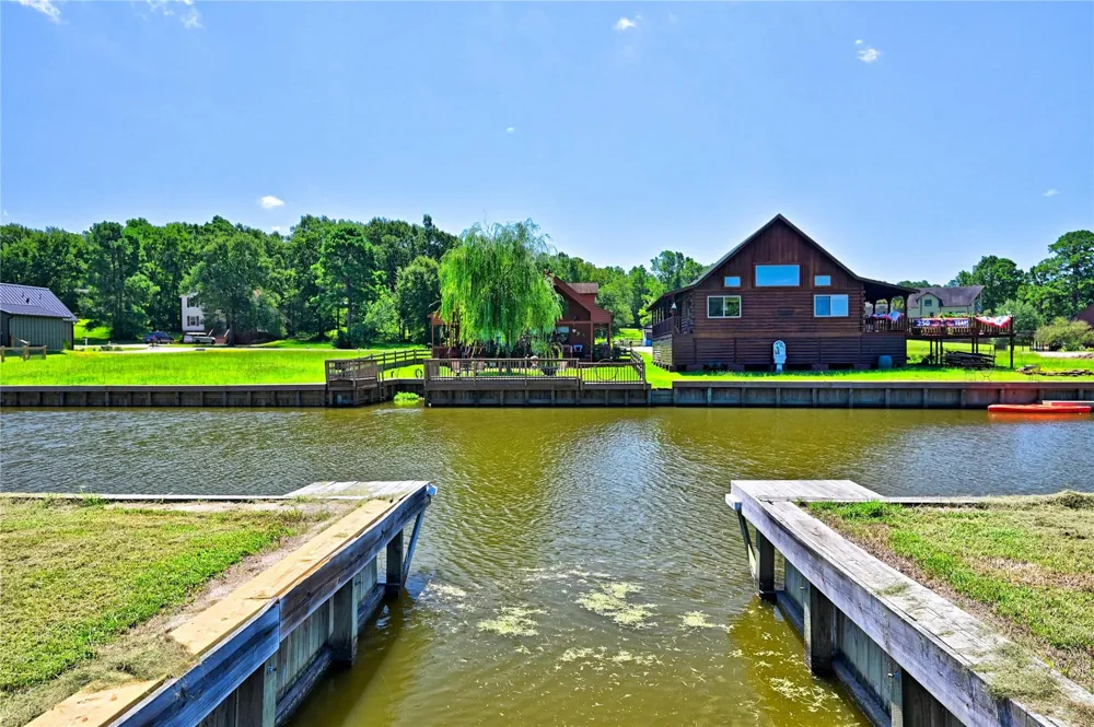 94 Wildwood Lake Drive Huntsville, TX 77340
