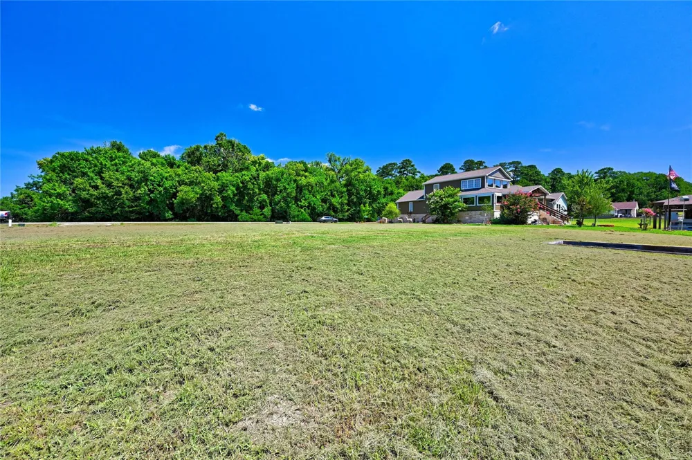 94 Wildwood Lake Drive Huntsville, TX 77340