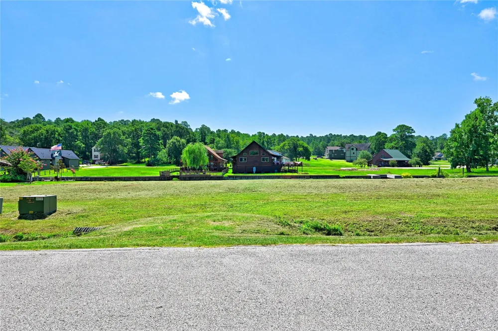 94 Wildwood Lake Drive Huntsville, TX 77340