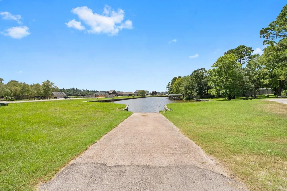94 Wildwood Lake Drive Huntsville, TX 77340