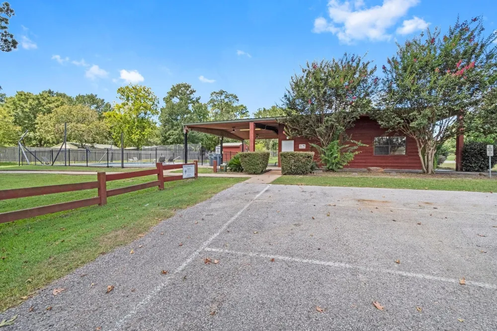 94 Wildwood Lake Drive Huntsville, TX 77340