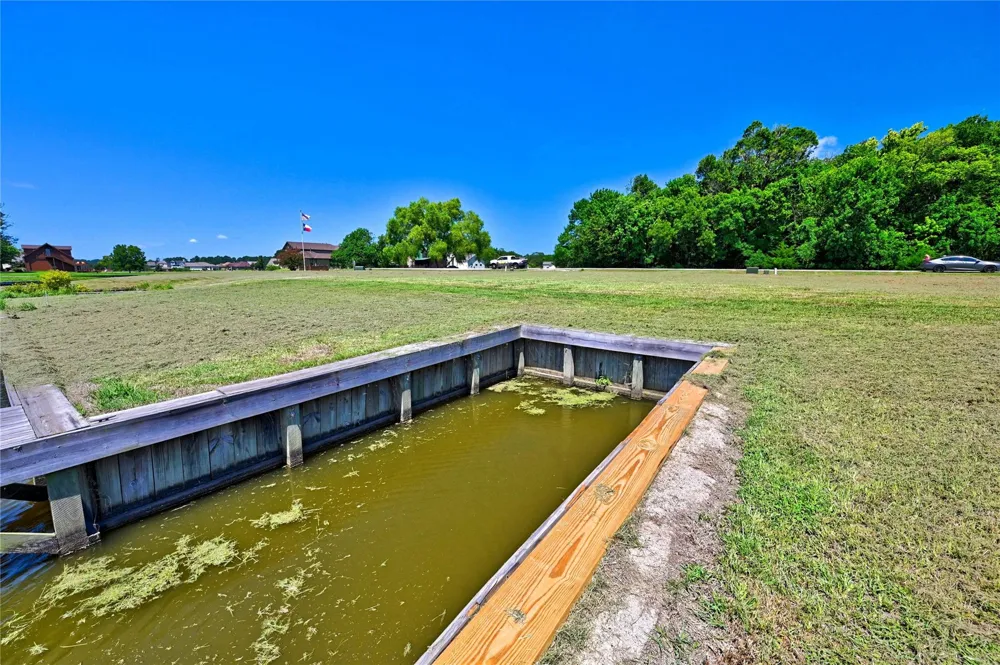 94 Wildwood Lake Drive Huntsville, TX 77340