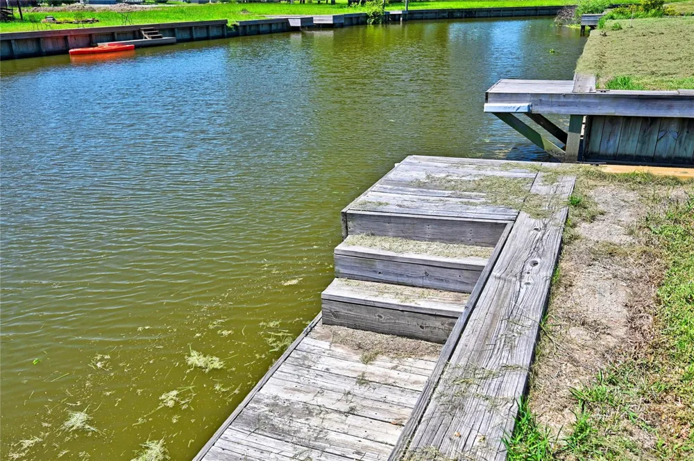94 Wildwood Lake Drive Huntsville, TX 77340