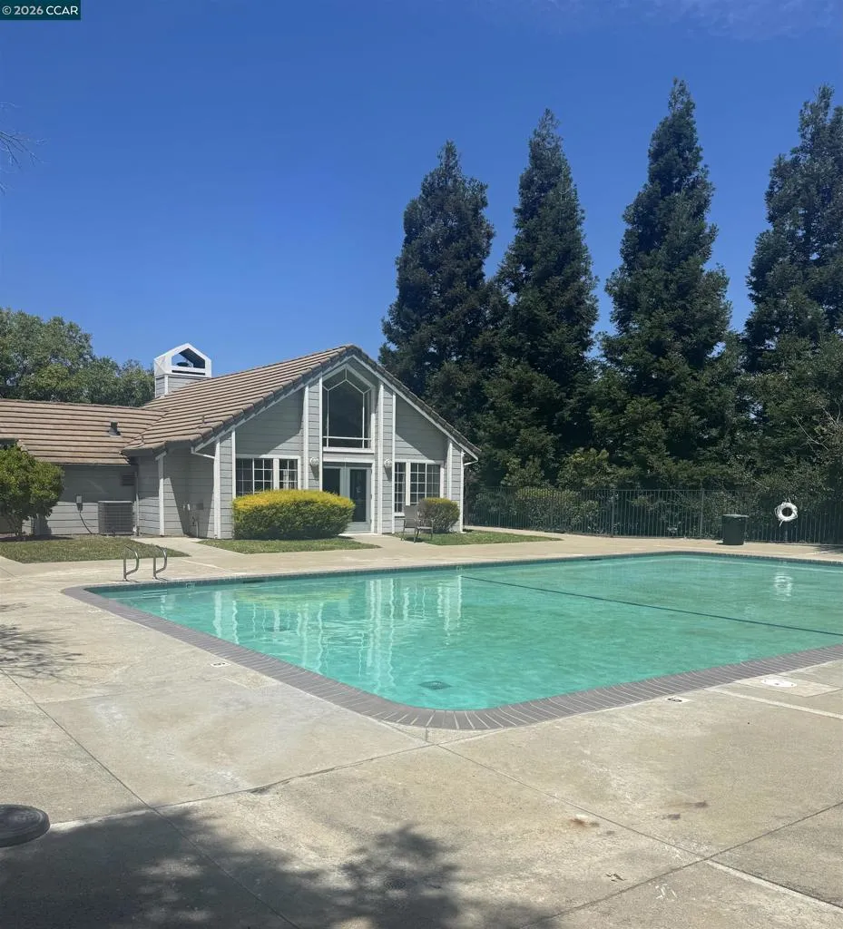 5251 Pebble Glen Dr Concord, CA 94521