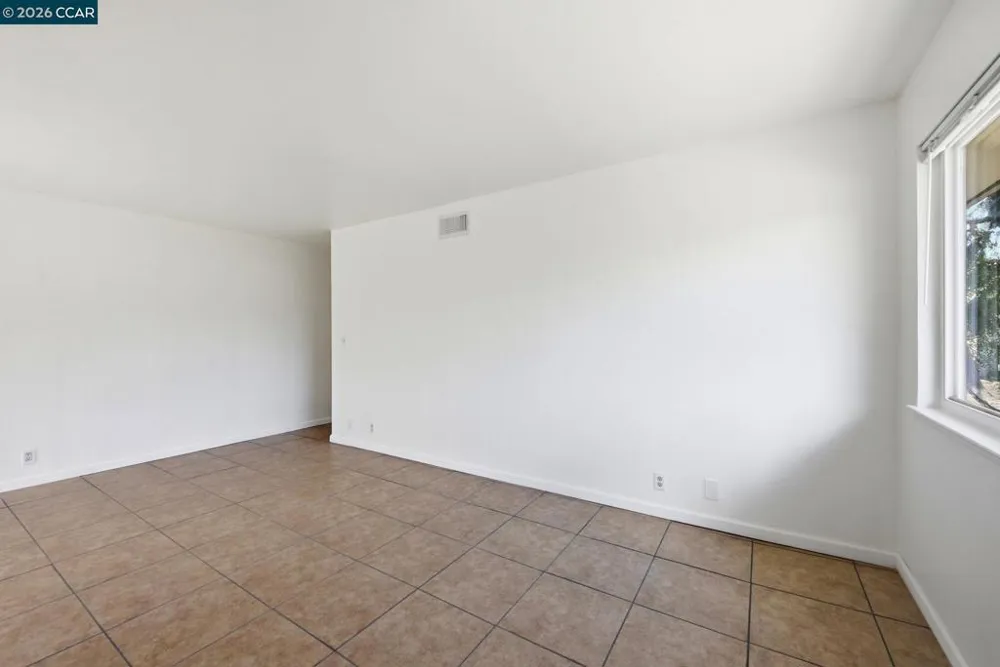 34732 Skylark Dr #4 Union City, CA 94587