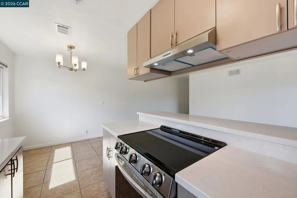 34732 Skylark Dr #4 Union City, CA 94587