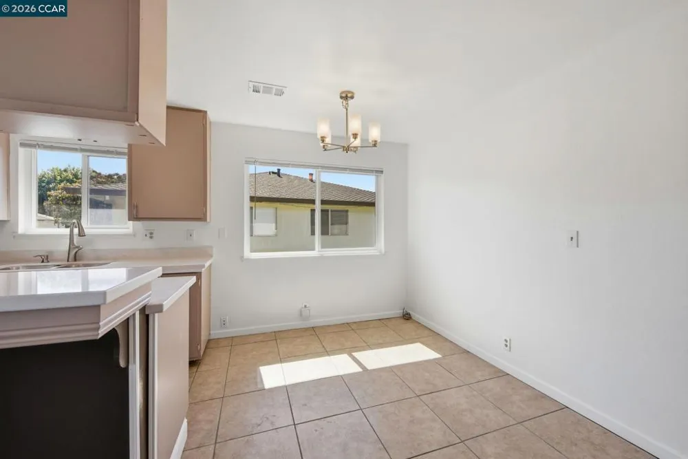 34732 Skylark Dr #4 Union City, CA 94587