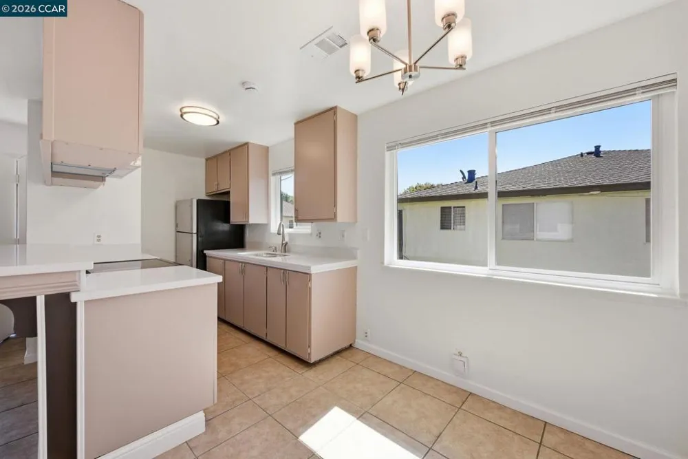 34732 Skylark Dr #4 Union City, CA 94587