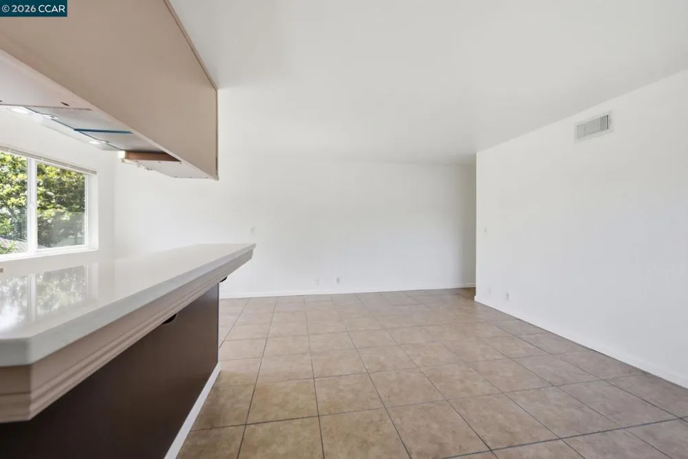 34732 Skylark Dr #4 Union City, CA 94587