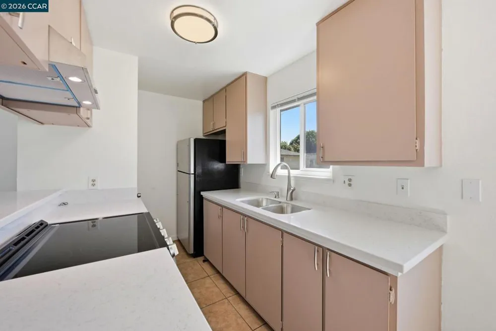 34732 Skylark Dr #4 Union City, CA 94587