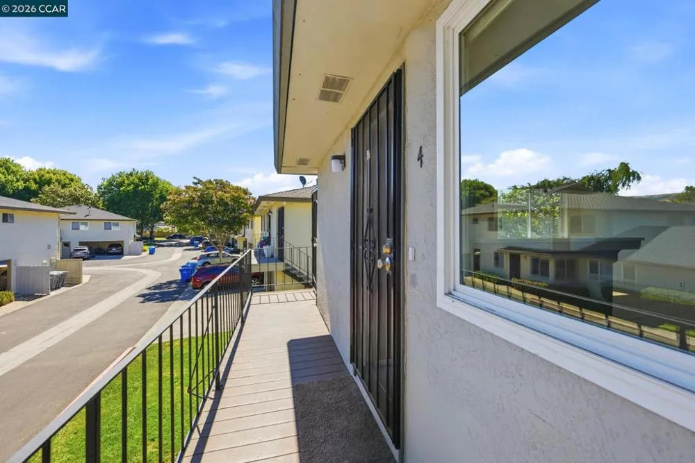34732 Skylark Dr #4 Union City, CA 94587