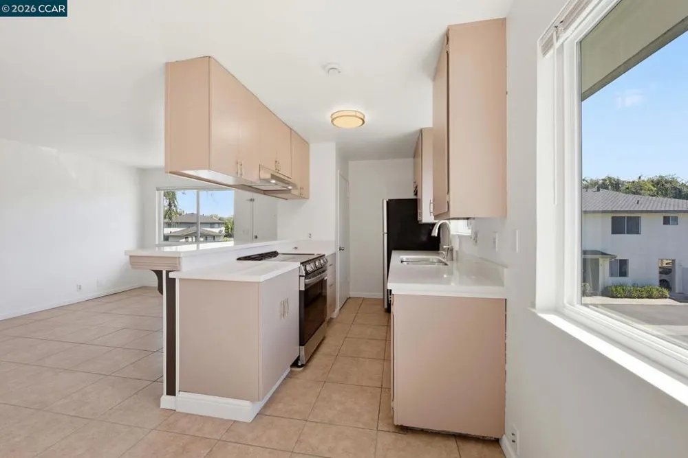 34732 Skylark Dr #4 Union City, CA 94587