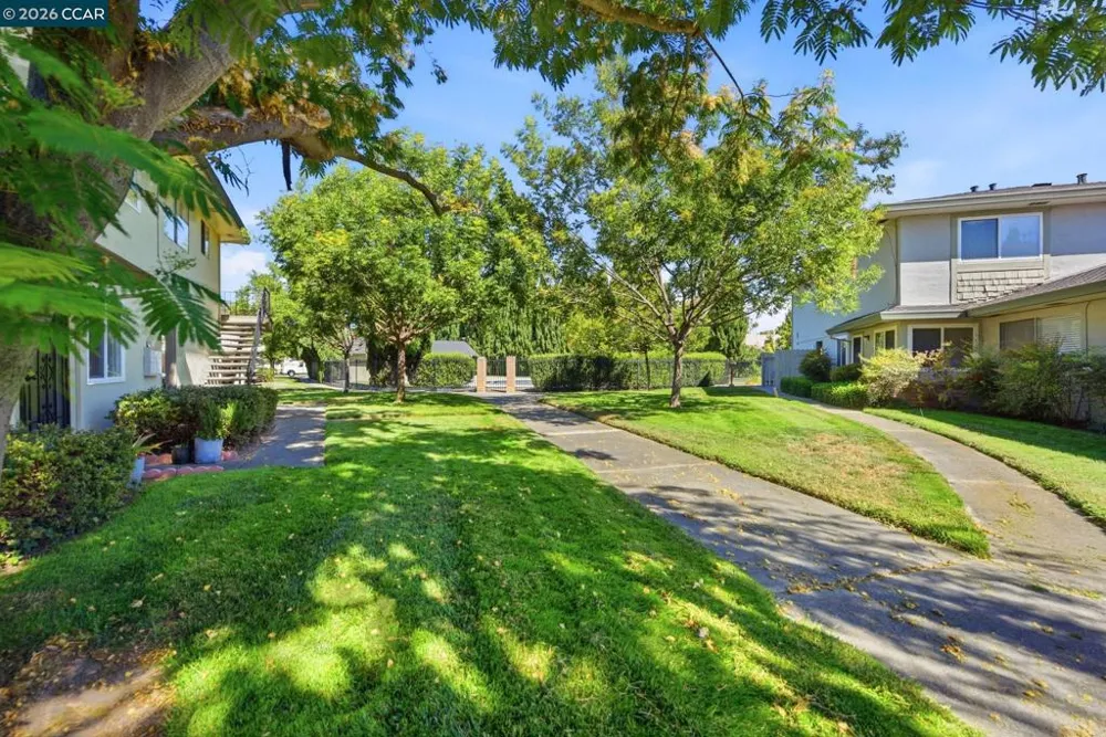 34732 Skylark Dr #4 Union City, CA 94587
