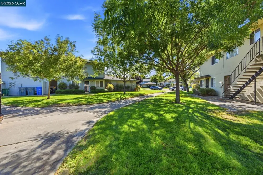 34732 Skylark Dr #4 Union City, CA 94587