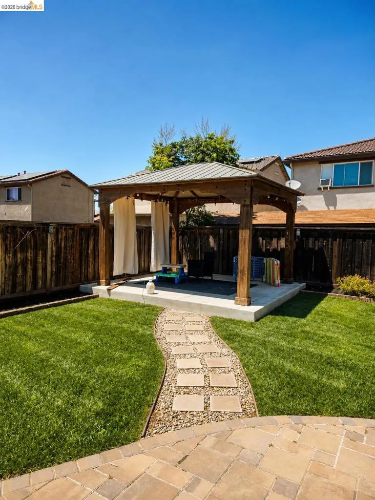 697 Landmark Pt Lathrop, CA 95330