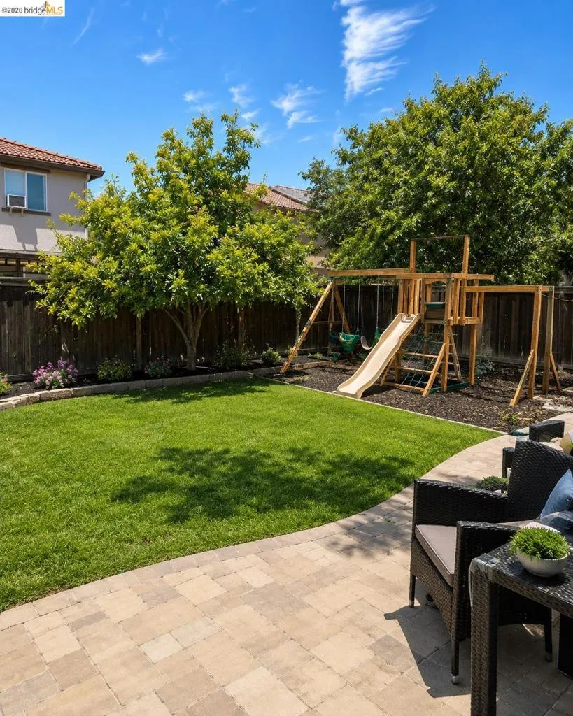 697 Landmark Pt Lathrop, CA 95330