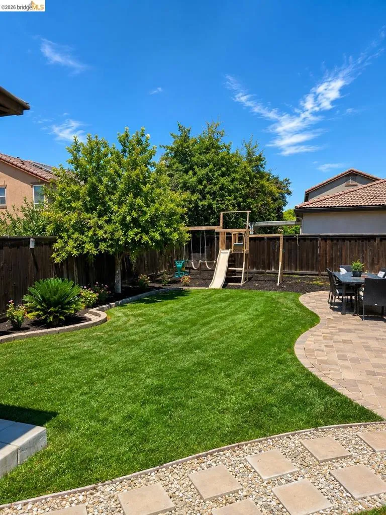 697 Landmark Pt Lathrop, CA 95330