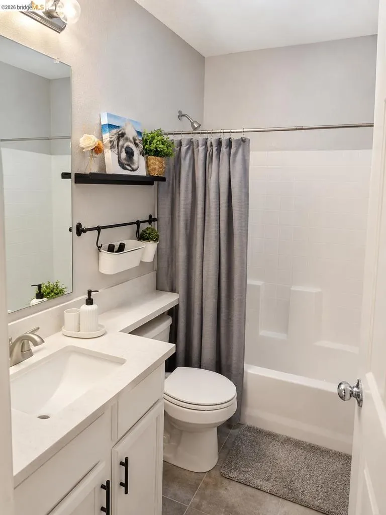 697 Landmark Pt Lathrop, CA 95330