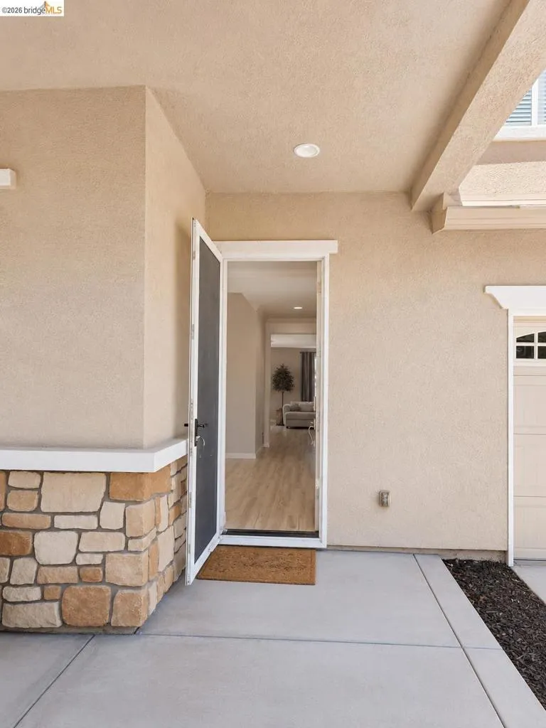 697 Landmark Pt Lathrop, CA 95330