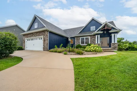 2400 Bay Pointe Drive