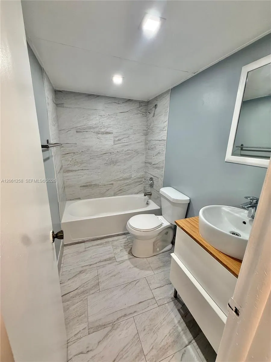 3001 NW 48th Ave #244 Lauderdale Lakes, FL 33313