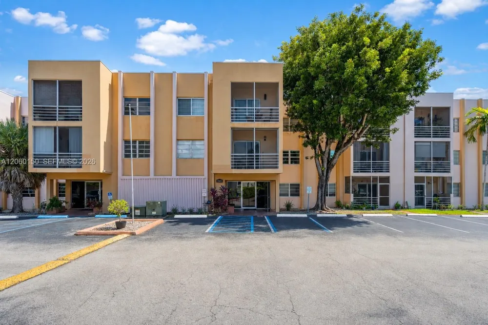 15888 SW 95th Ave #317 Miami, FL 33157