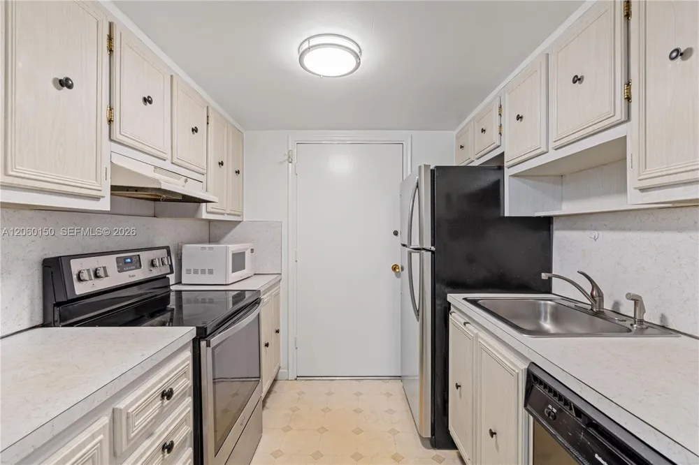 15888 SW 95th Ave #317 Miami, FL 33157