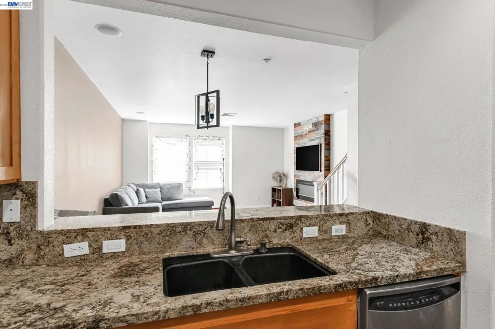 6003 Old Quarry Loop Oakland, CA 94605